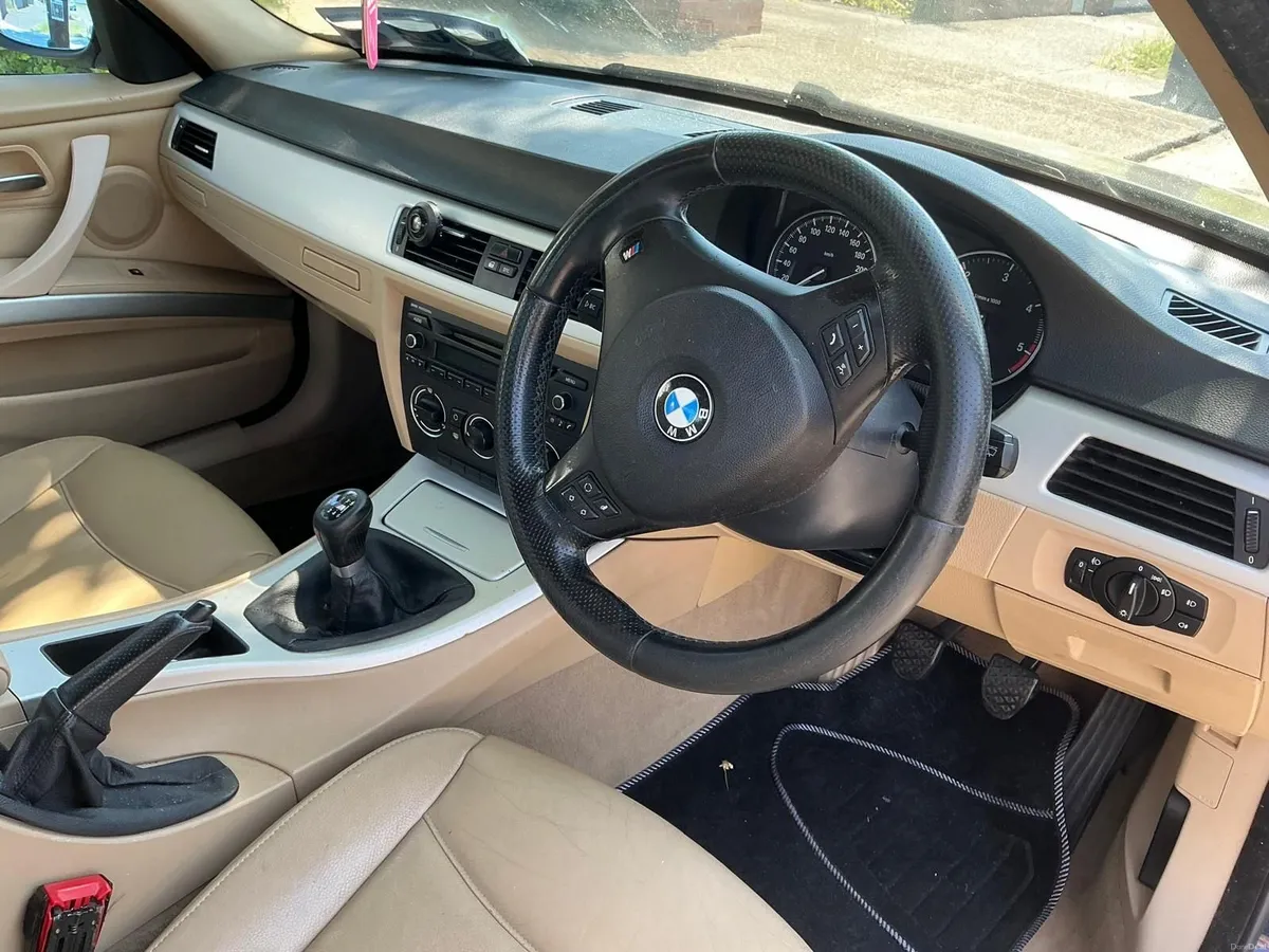 BMW 3-Series 2009 - Image 5