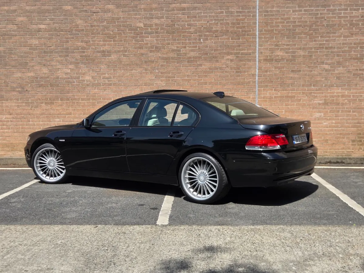 BMW 7-Series 2006 - Image 2