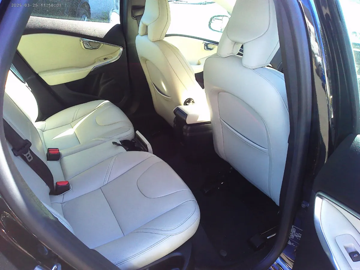 Volvo V40 D2 MOMENTUM ED 5DR - Image 5