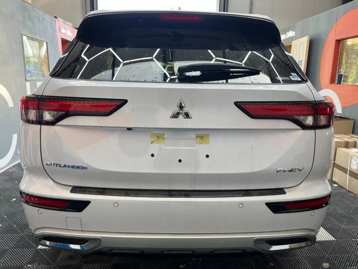 Mitsubishi Outlander 2023 MITSUBISHI OUTLANDER PHE - Image 3