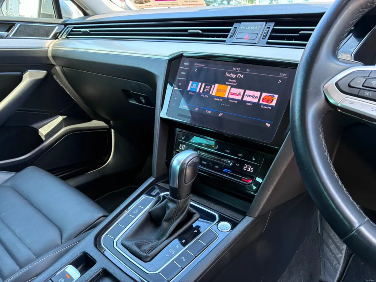 Volkswagen Passat ELEGANCE 2.0 TDI 150 BHP AUTO - Image 4
