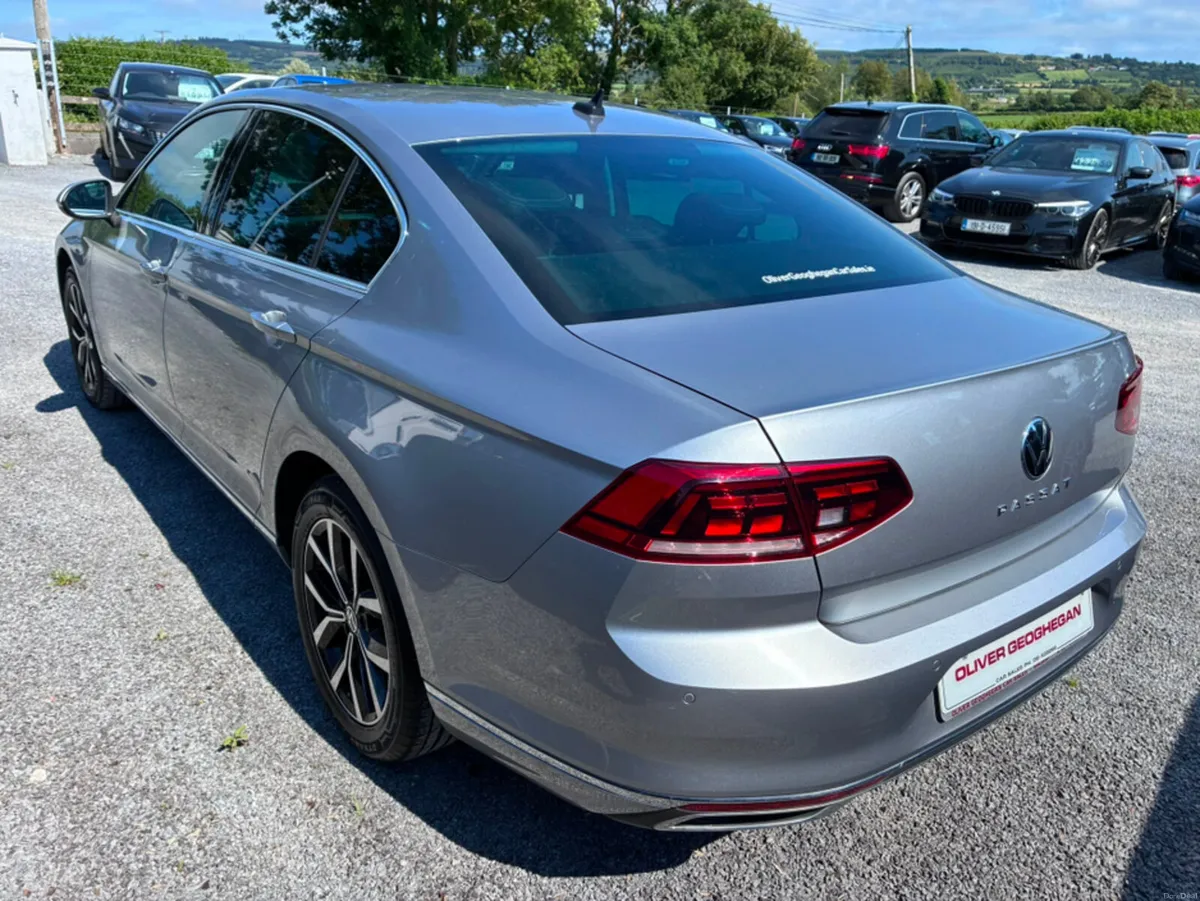 Volkswagen Passat ELEGANCE 2.0 TDI 150 BHP AUTO - Image 3