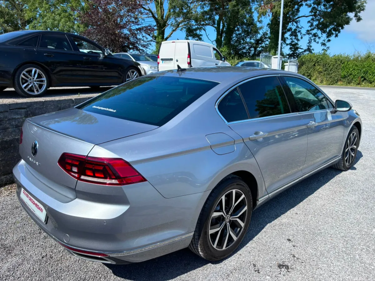 Volkswagen Passat ELEGANCE 2.0 TDI 150 BHP AUTO - Image 2