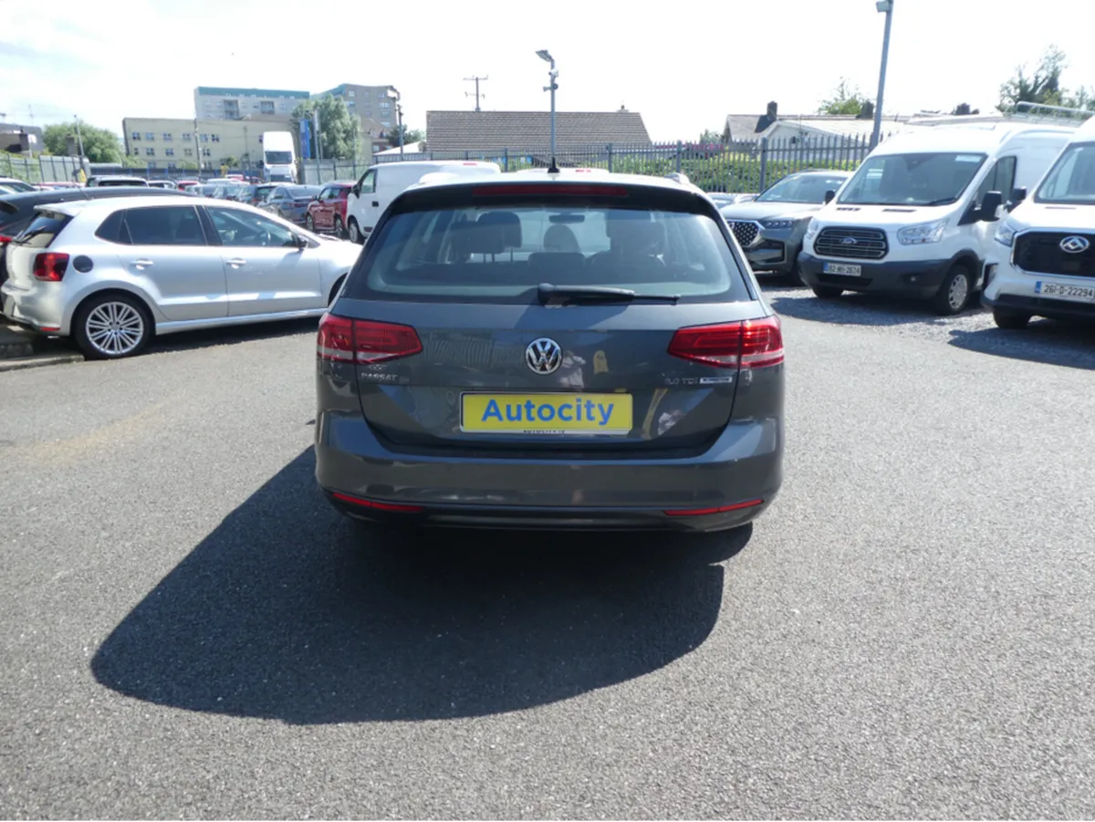 Volkswagen Passat 2.0 TDI SE BUSINESS BLUEMOTION 1 - Image 6