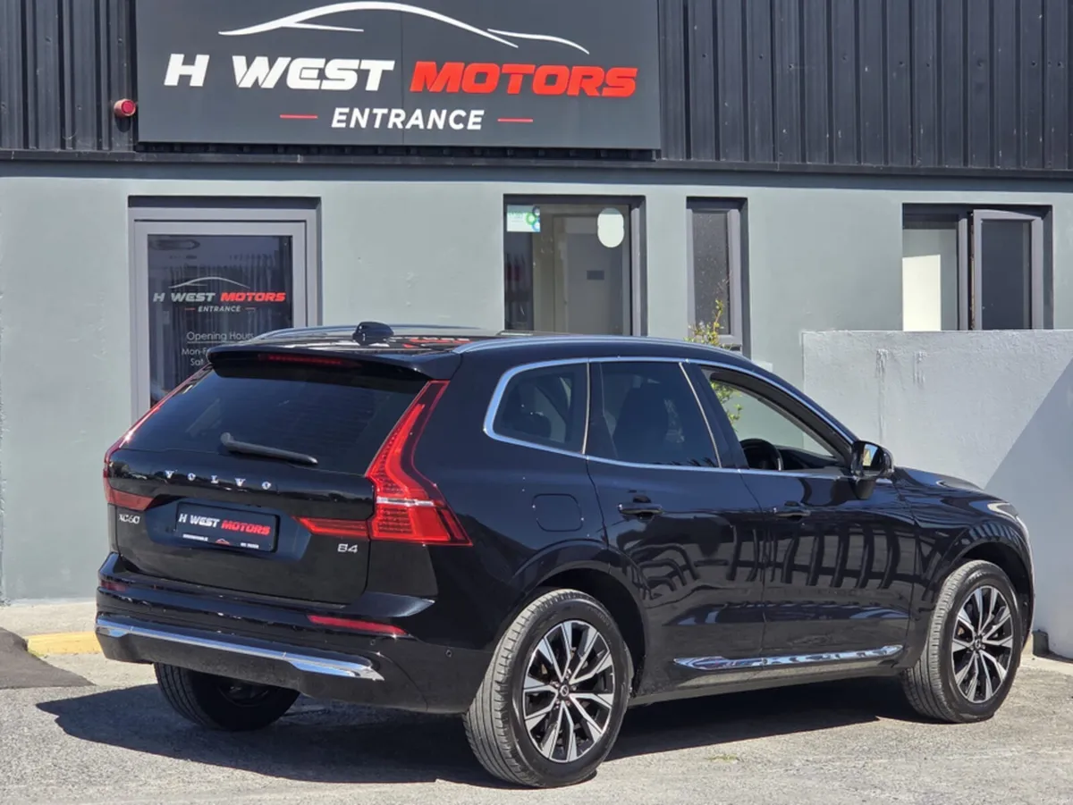 Volvo XC60 B4 PLUS BRIGHT 5DR AUTO - Image 3