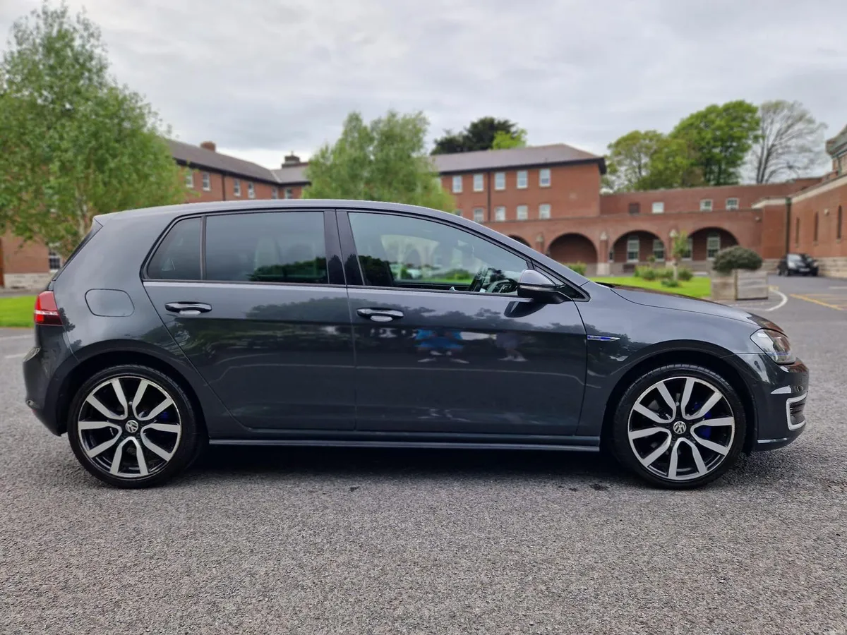 Volkswagen Golf 2015 1.4L Petrol Plug In Hybrid - Image 4