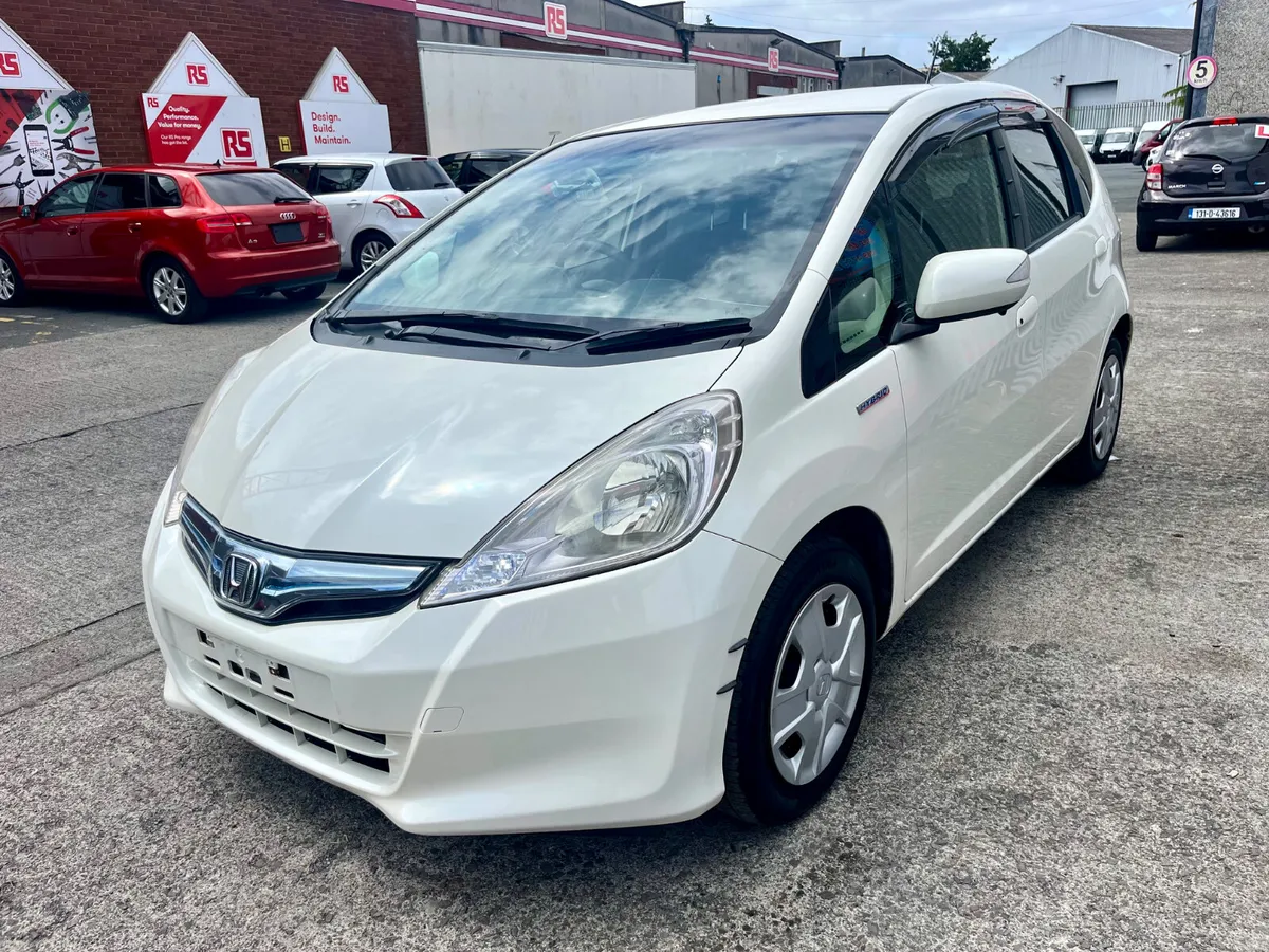 Honda fit hybrid 2013 - Image 3