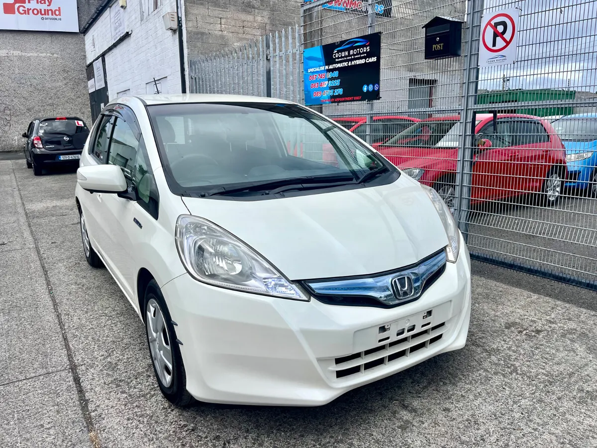 Honda fit hybrid 2013 - Image 2