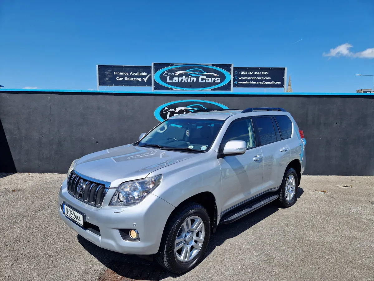 11 Toyota Land Cruiser 5 Seater Crew Cab Automatic - Image 2