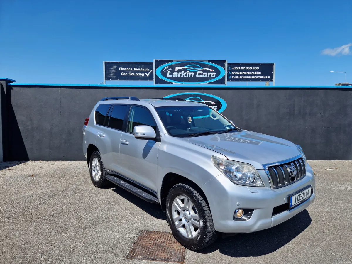 11 Toyota Land Cruiser 5 Seater Crew Cab Automatic - Image 4