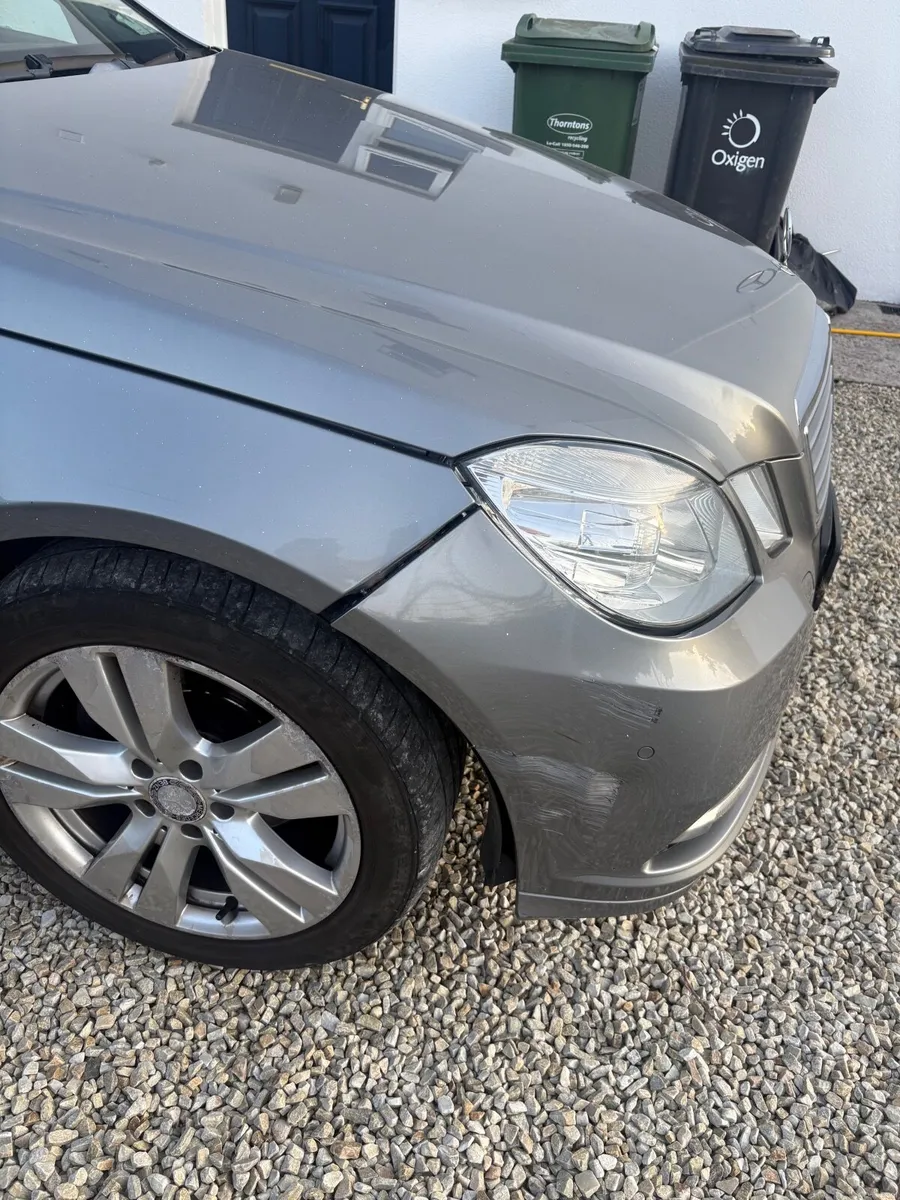 Mercedes-Benz E-Class 2012 - Image 2