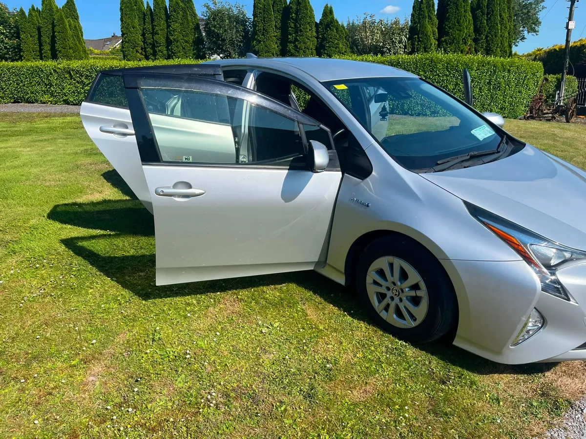 Toyota Prius 2018 - Image 6