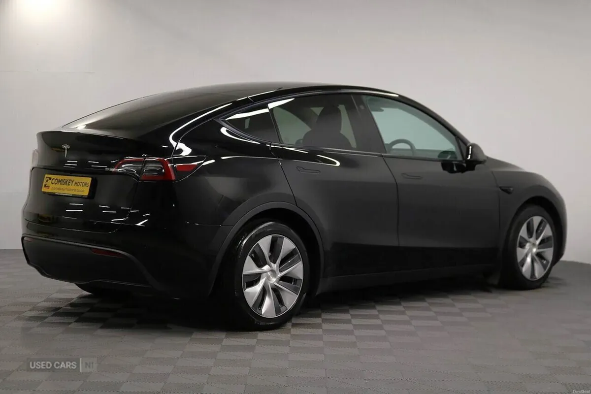 Tesla Model Y HATCHBACK - Image 6