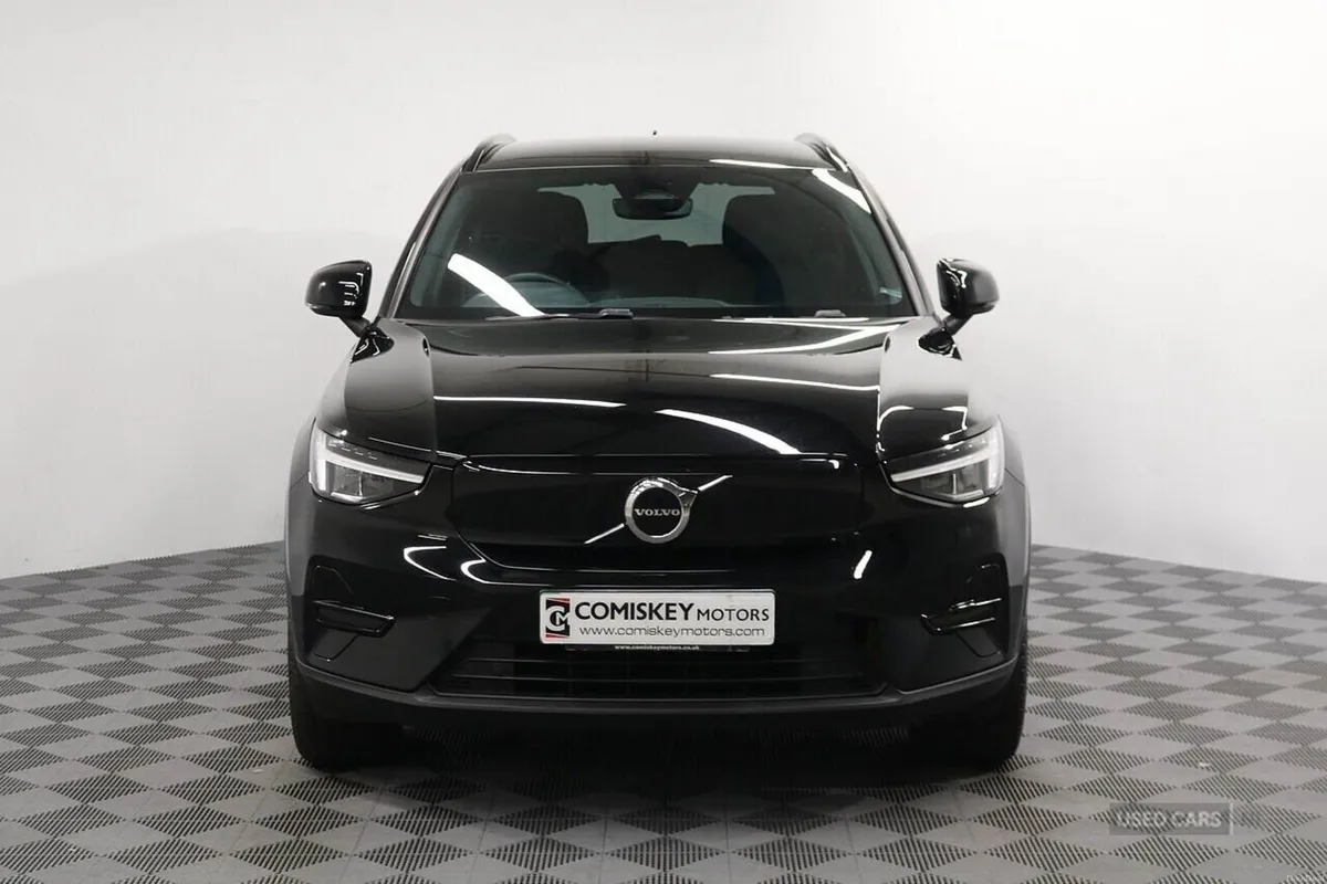 Volvo XC40 Plus - Image 2