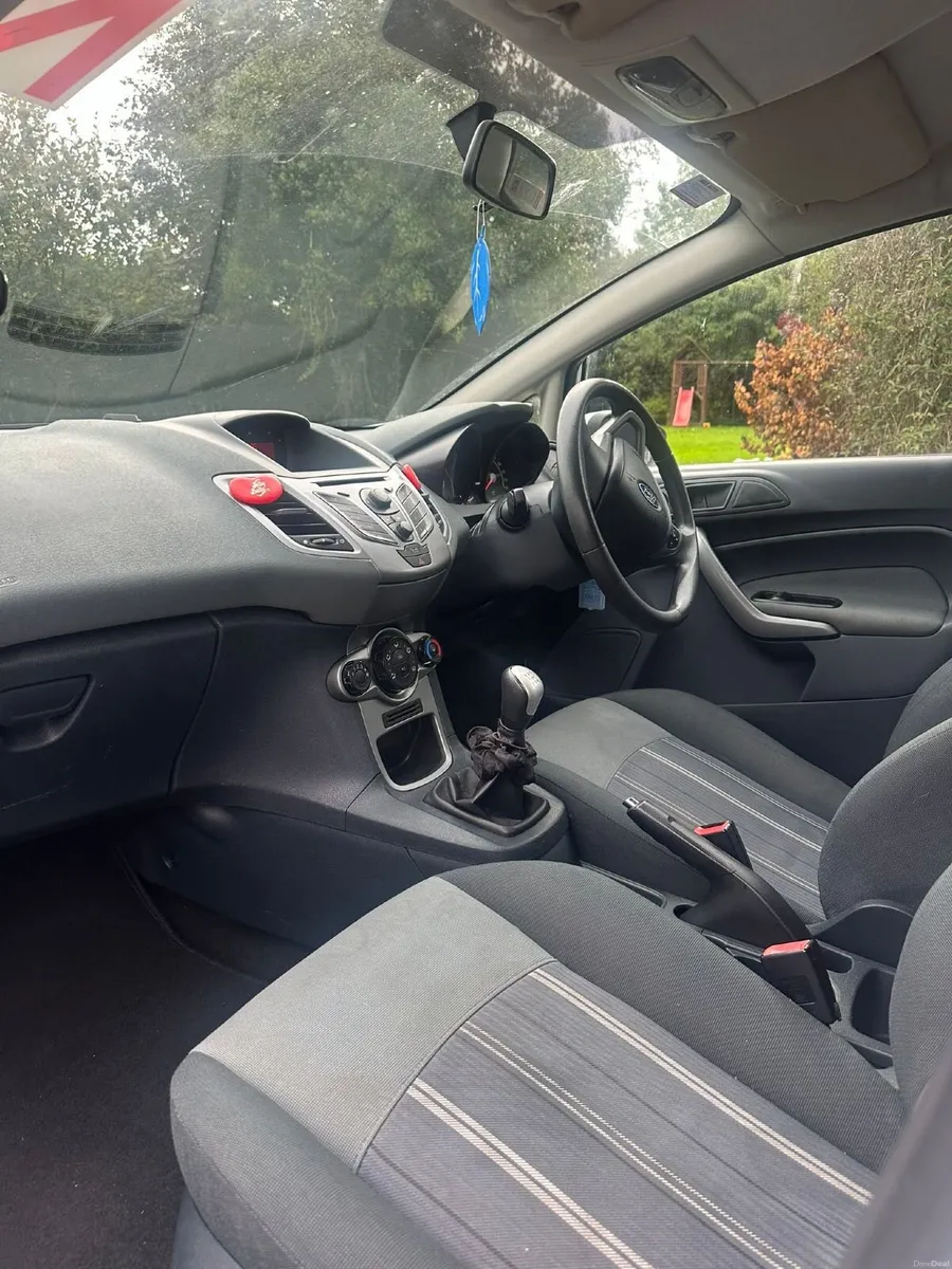 Ford Fiesta 2010 - Image 4