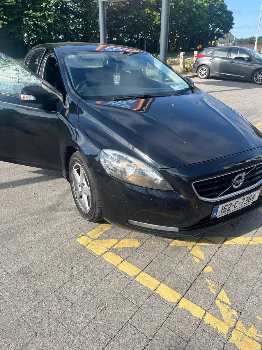 Volvo V40 - Image 1