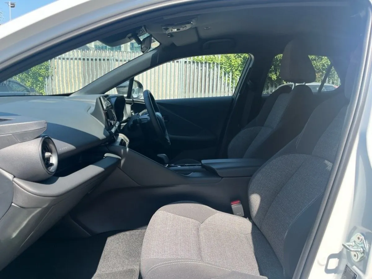 Toyota C-HR 2.0 PHEV SPORT AUTO // HEATED SEATS // - Image 6