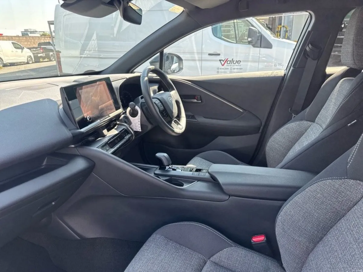 Toyota C-HR 2.0 PHEV SPORT AUTO // HEATED SEATS // - Image 6
