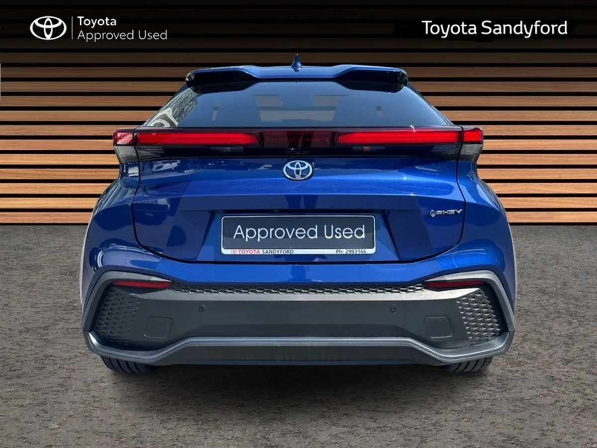 Toyota C-HR 2.0 PHEV SPORT AUTO // HEATED SEATS // - Image 4
