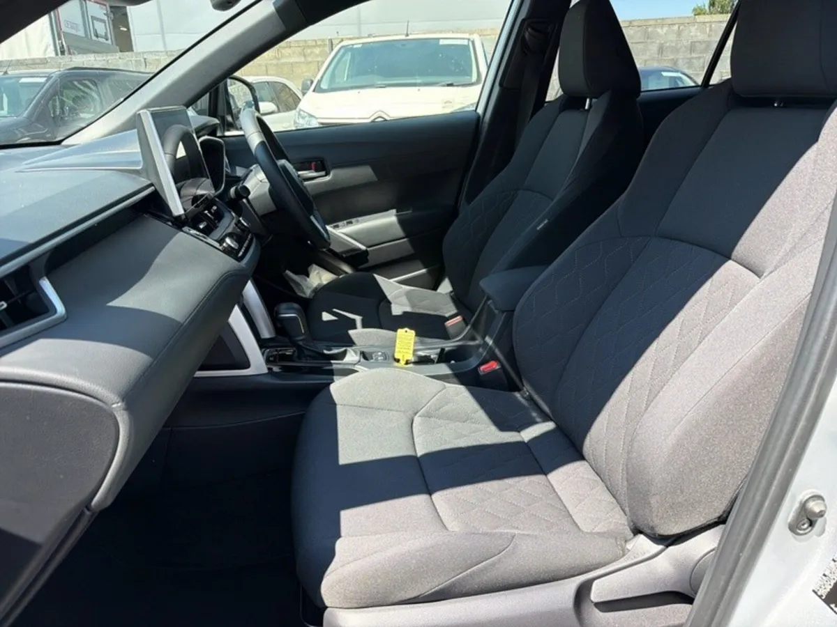 Toyota Corolla Cross 1.8 HYBRID SPORT // REAR CAME - Image 6
