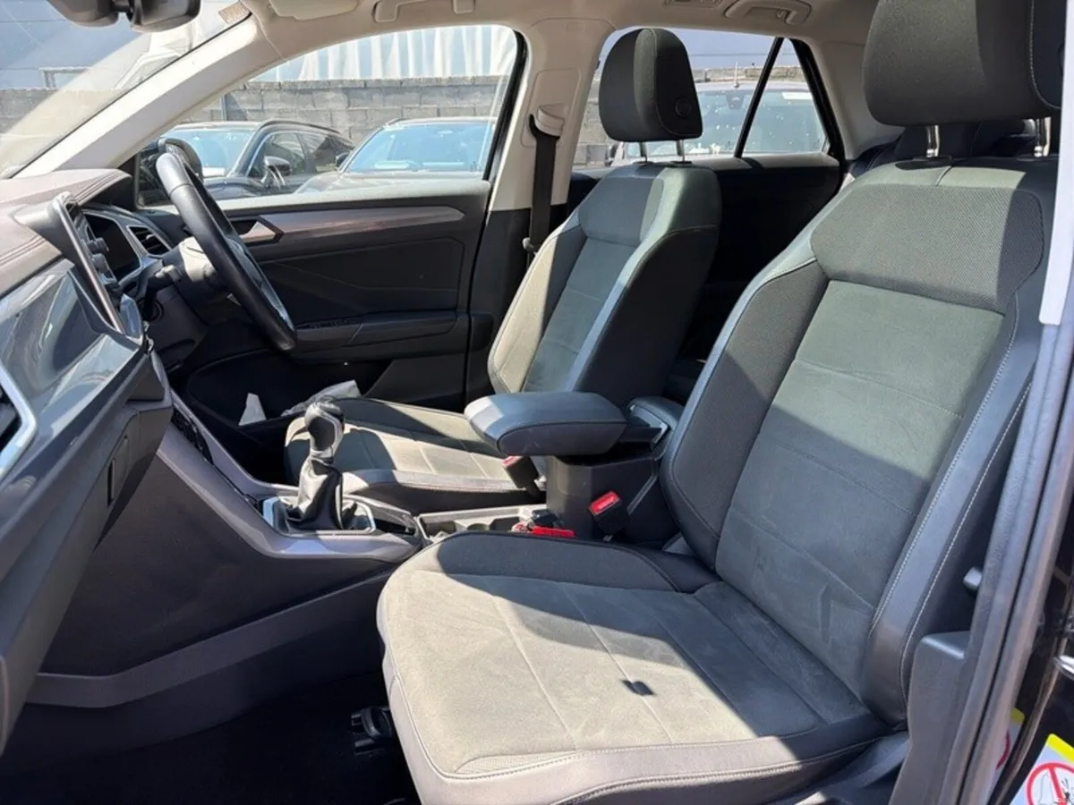 Volkswagen T-Roc STYLE 1.0 TSI // PANORAMIC ROOF / - Image 6