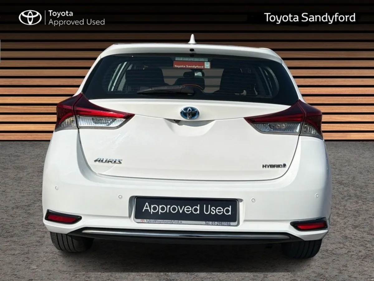 Toyota Auris HYBRID BUSINESS AUTO // SAT-NAV // RE - Image 4