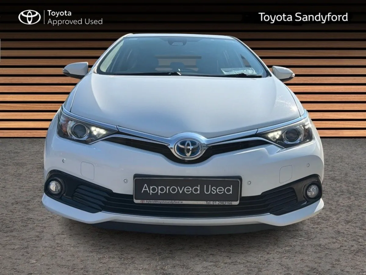 Toyota Auris HYBRID BUSINESS AUTO // SAT-NAV // RE - Image 5