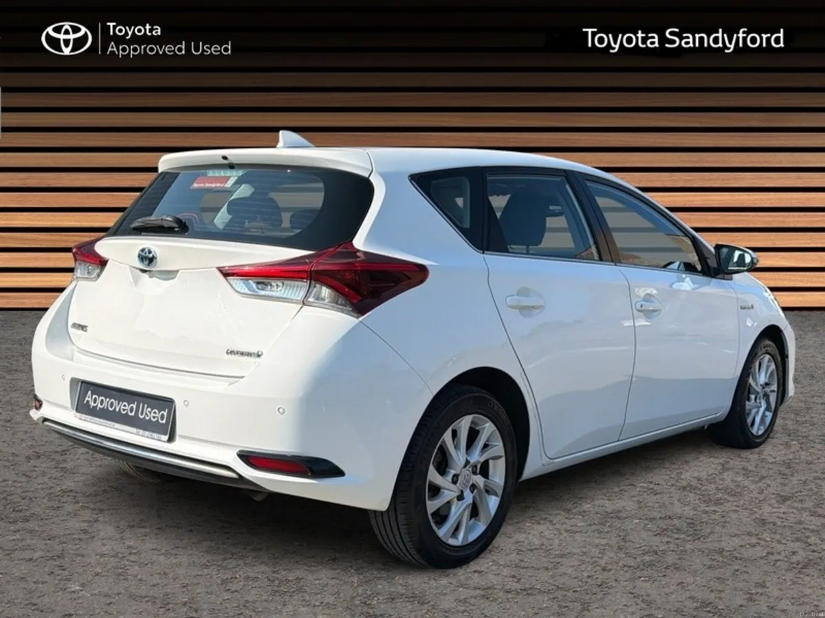 Toyota Auris HYBRID BUSINESS AUTO // SAT-NAV // RE - Image 2
