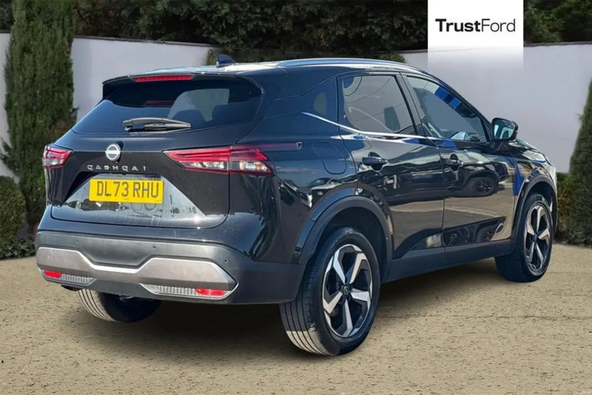 Nissan Qashqai 1.3 DIG-T MHEV N-Connecta SUV 5dr P - Image 4