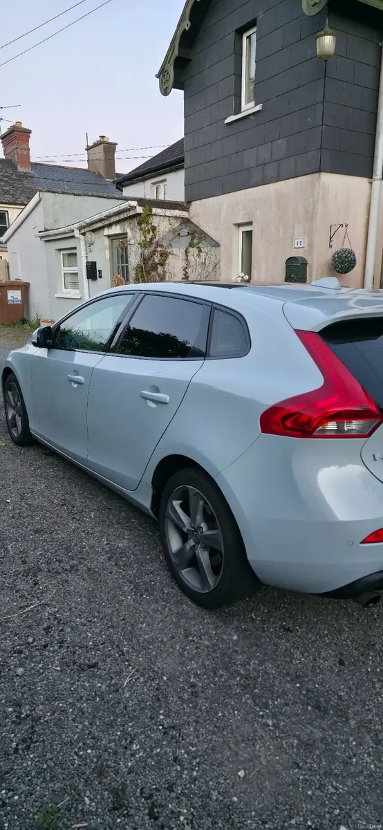 Volvo V40 2013 - Image 2