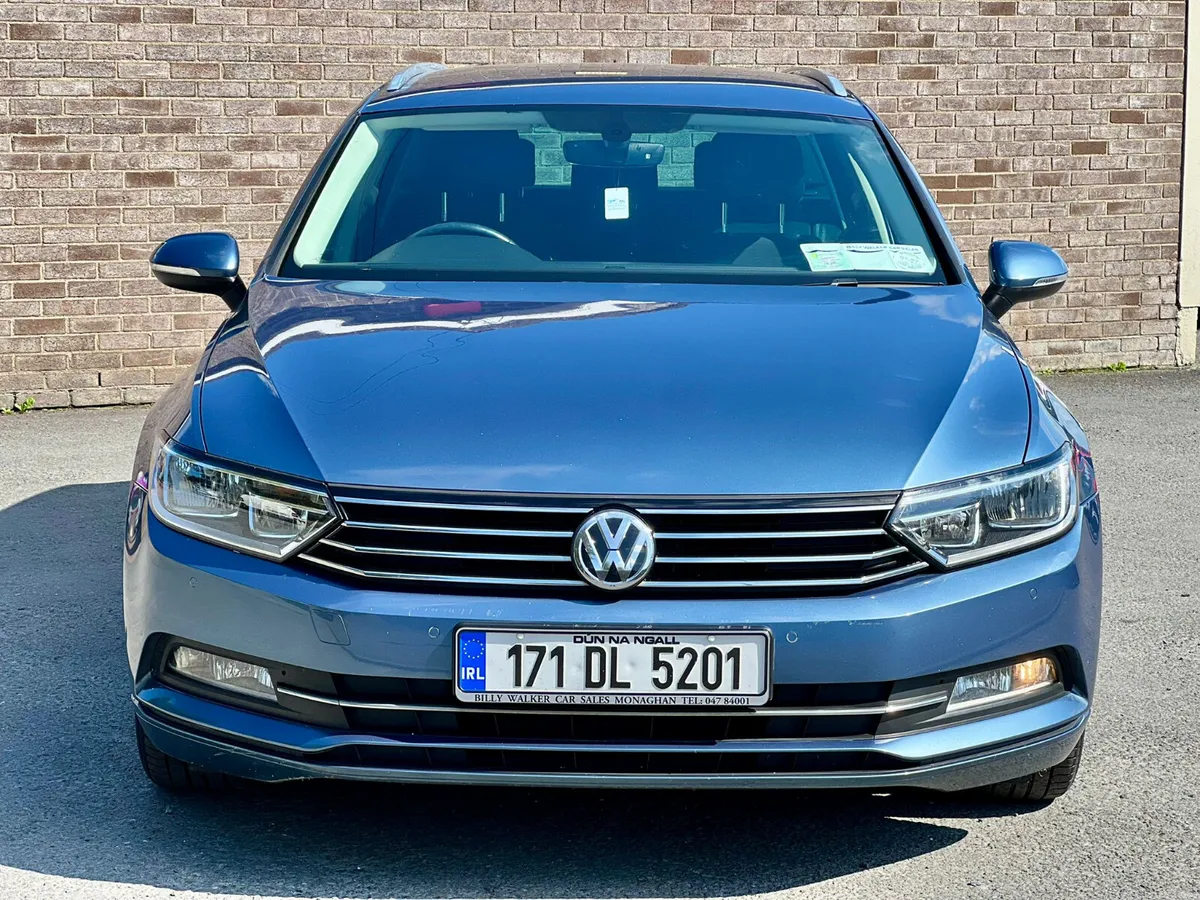 Volkswagen Passat 2017 - Image 2