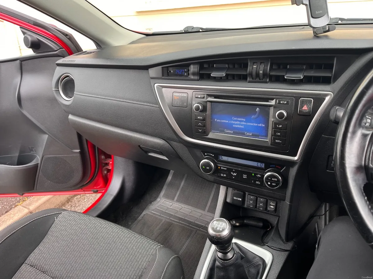 Toyota Auris 2014 - Image 4