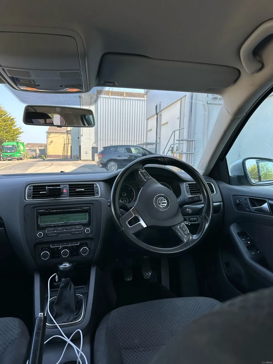Volkswagen Jetta - Image 4
