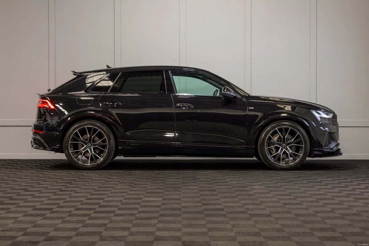 2022 Audi Q8 55 TFSIe S-Line Black Edition - Image 6