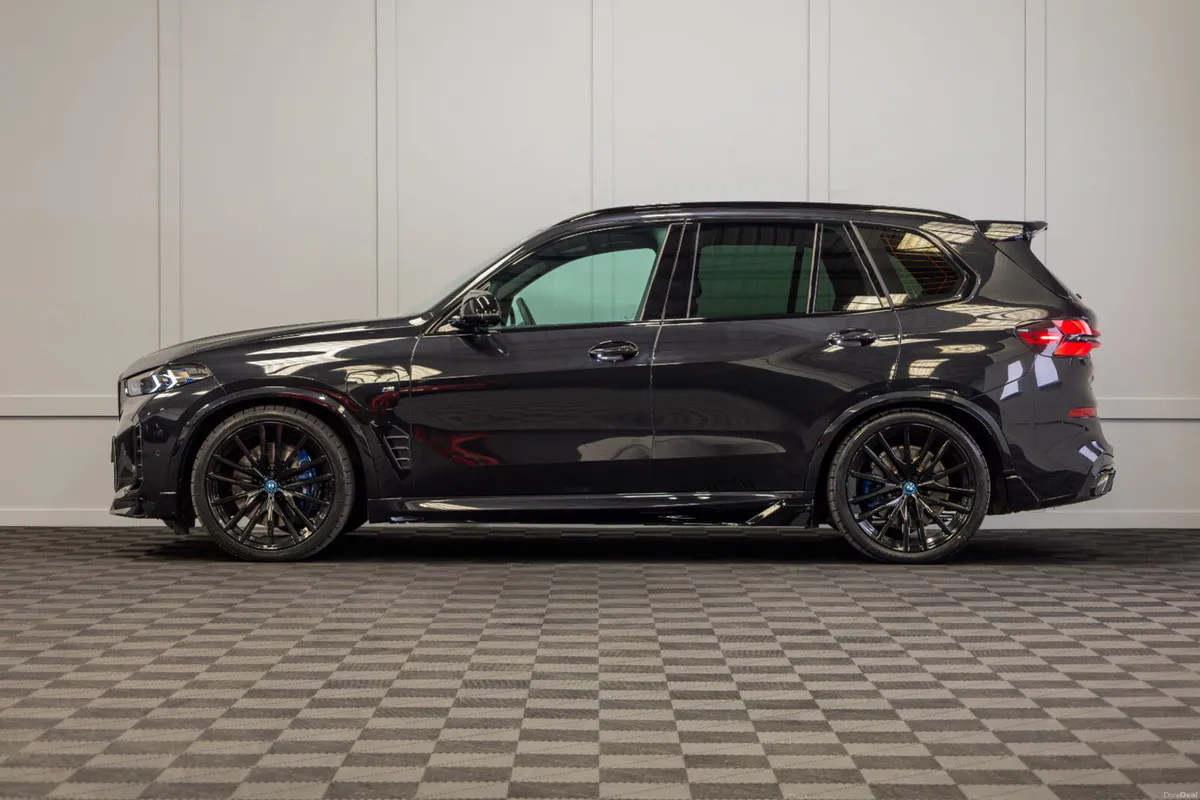 2025 BMW X5 X-Drive 50e M-Sport - Image 3