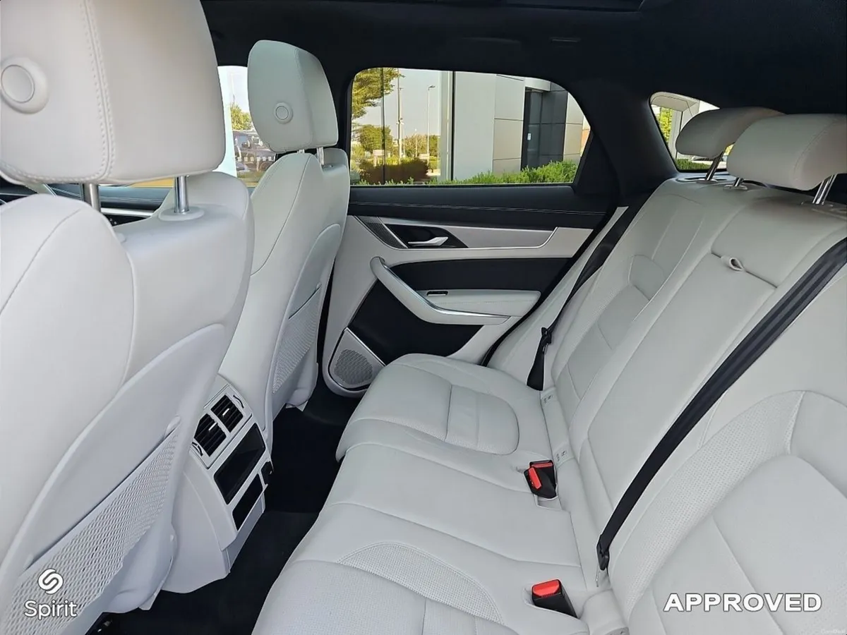 Jaguar F-Pace 2.0 I4 PHEV 404 PS R-Dynamic S - Image 5
