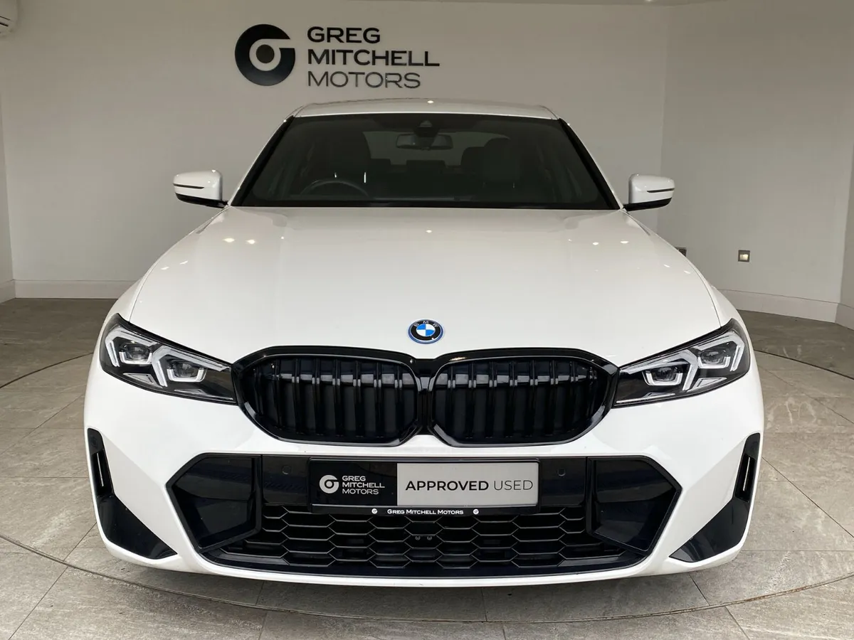 BMW 3-Series 2025 - Image 2