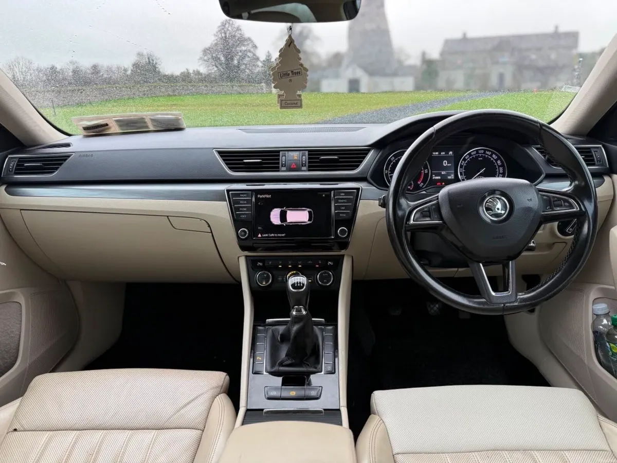 2017 Skoda Superb - Image 3