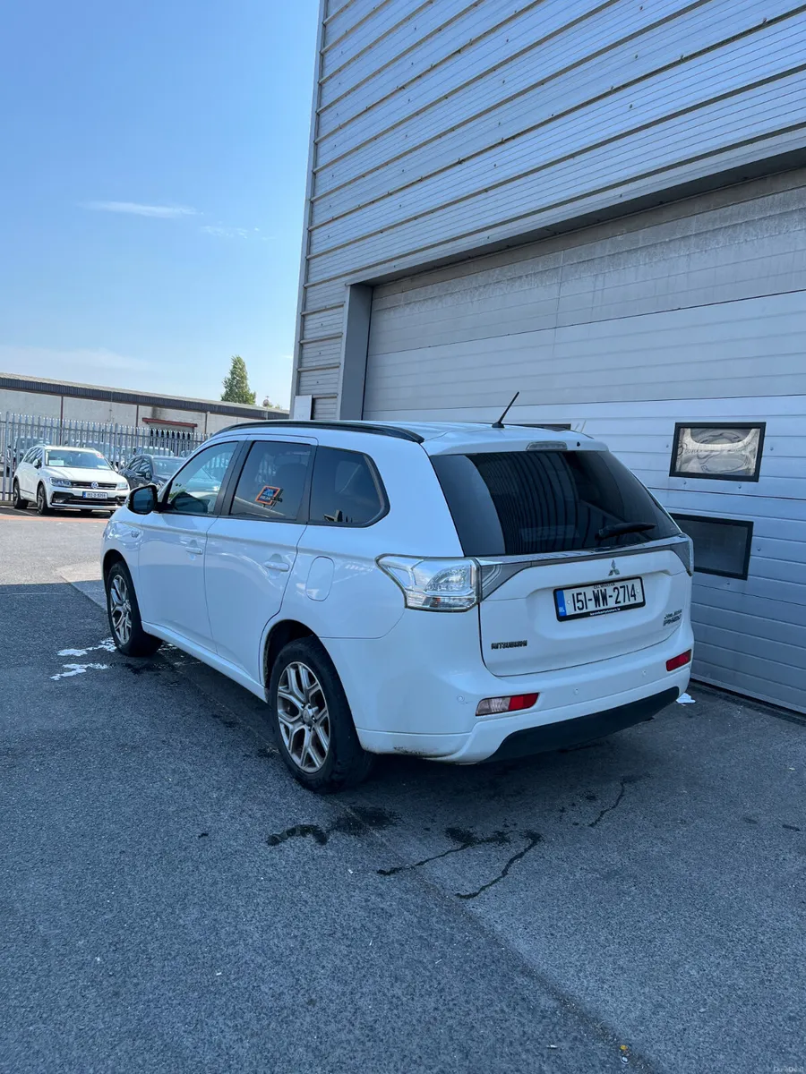 Mitsubishi Outlander  Automatic  2015 Trade Sale - Image 3