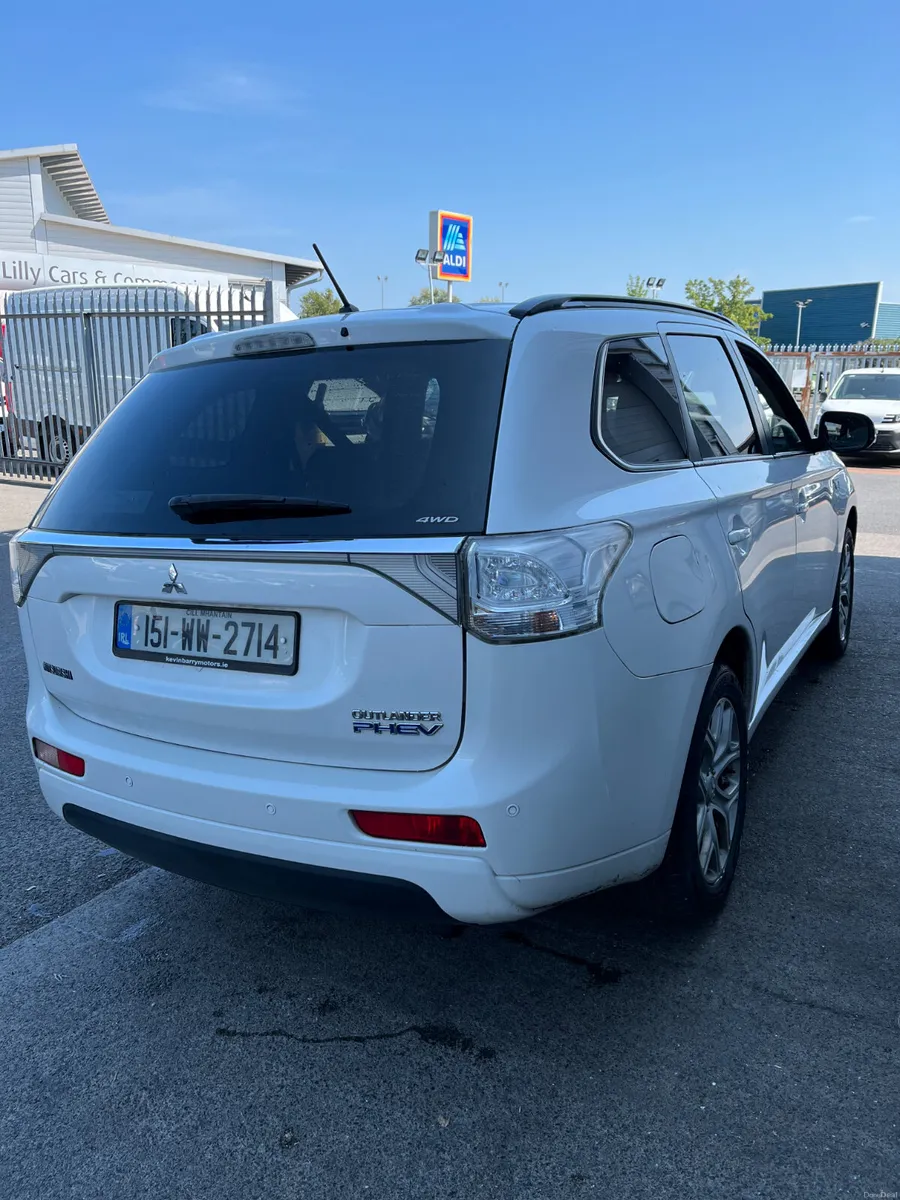 Mitsubishi Outlander  Automatic  2015 Trade Sale - Image 4
