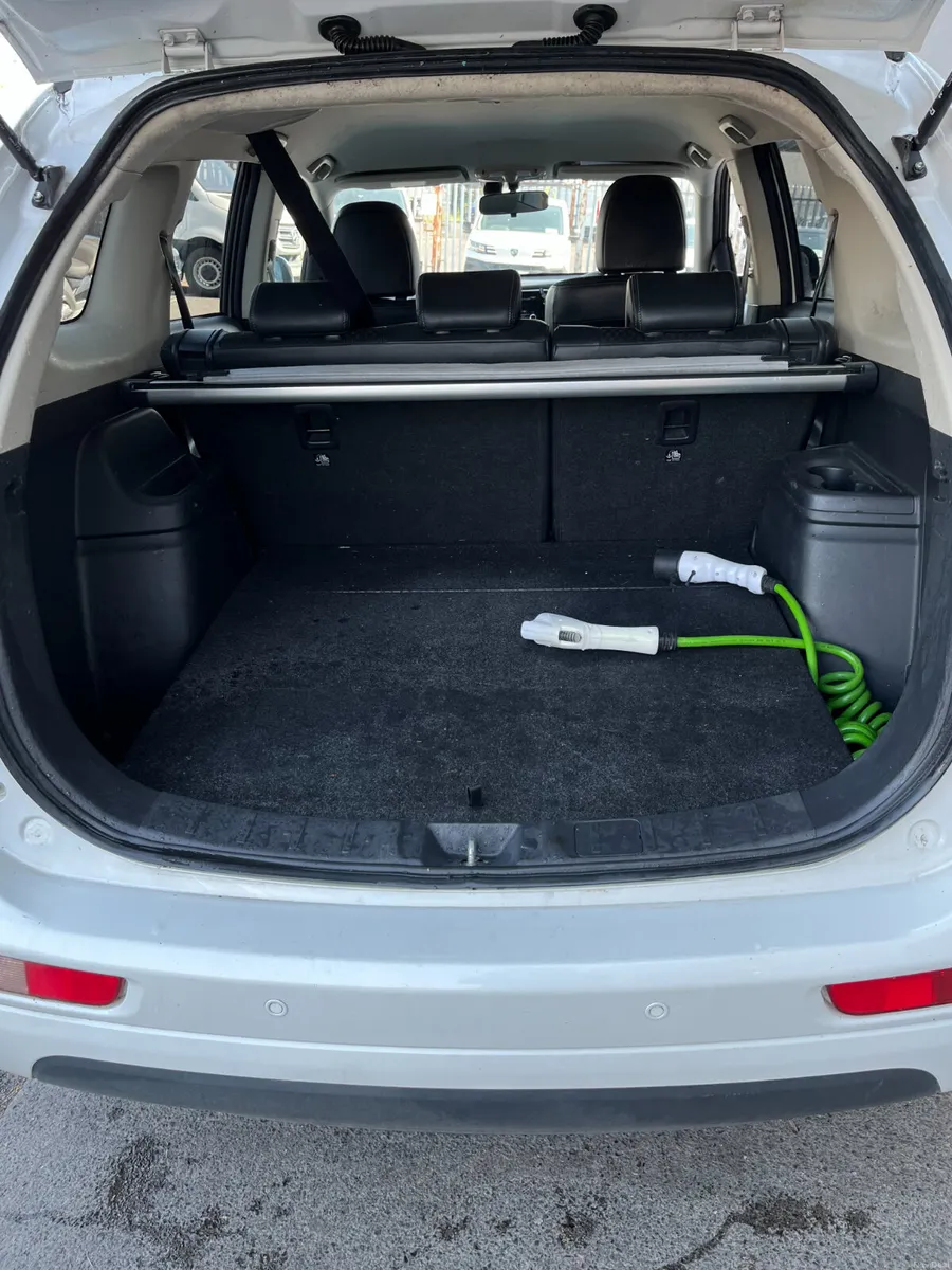 Mitsubishi Outlander  Automatic  2015 Trade Sale - Image 6