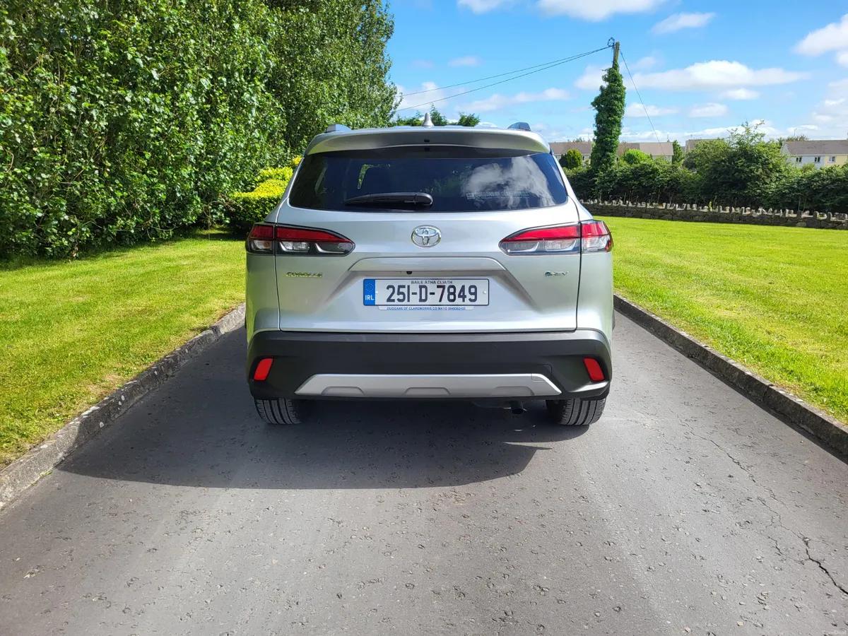 Toyota Corolla CROSS SPORT HYBRID - Image 3