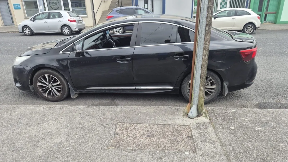 2 Toyota avensis 2016 - Image 4