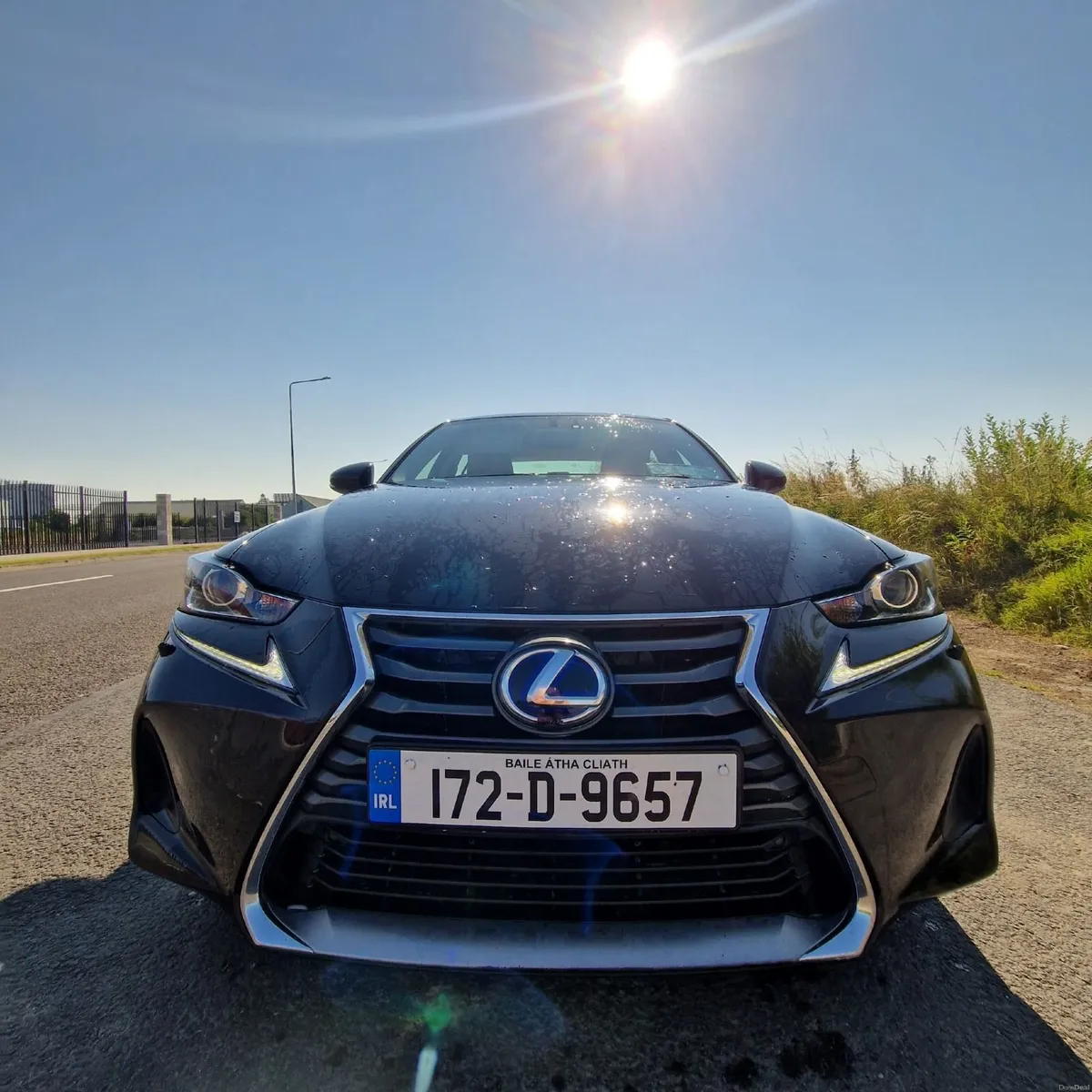 Lexus IS 300h 2.5 Hybrid Luxury - Image 2