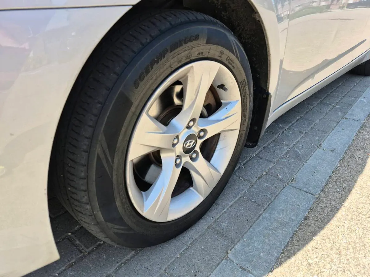 2013 (131) Hyundai i40 – Brand New NCT & Service - Image 3