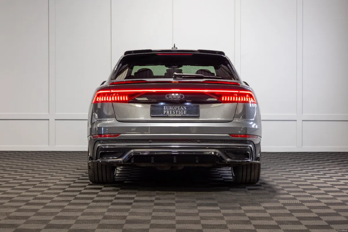 212 Audi Q8 55 TFSIe S-Line Quattro - Image 5