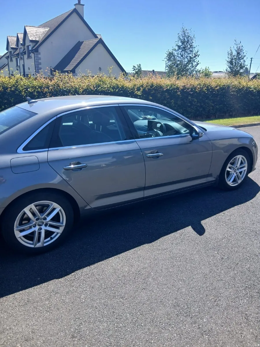 Audi A4 2017 - Image 2