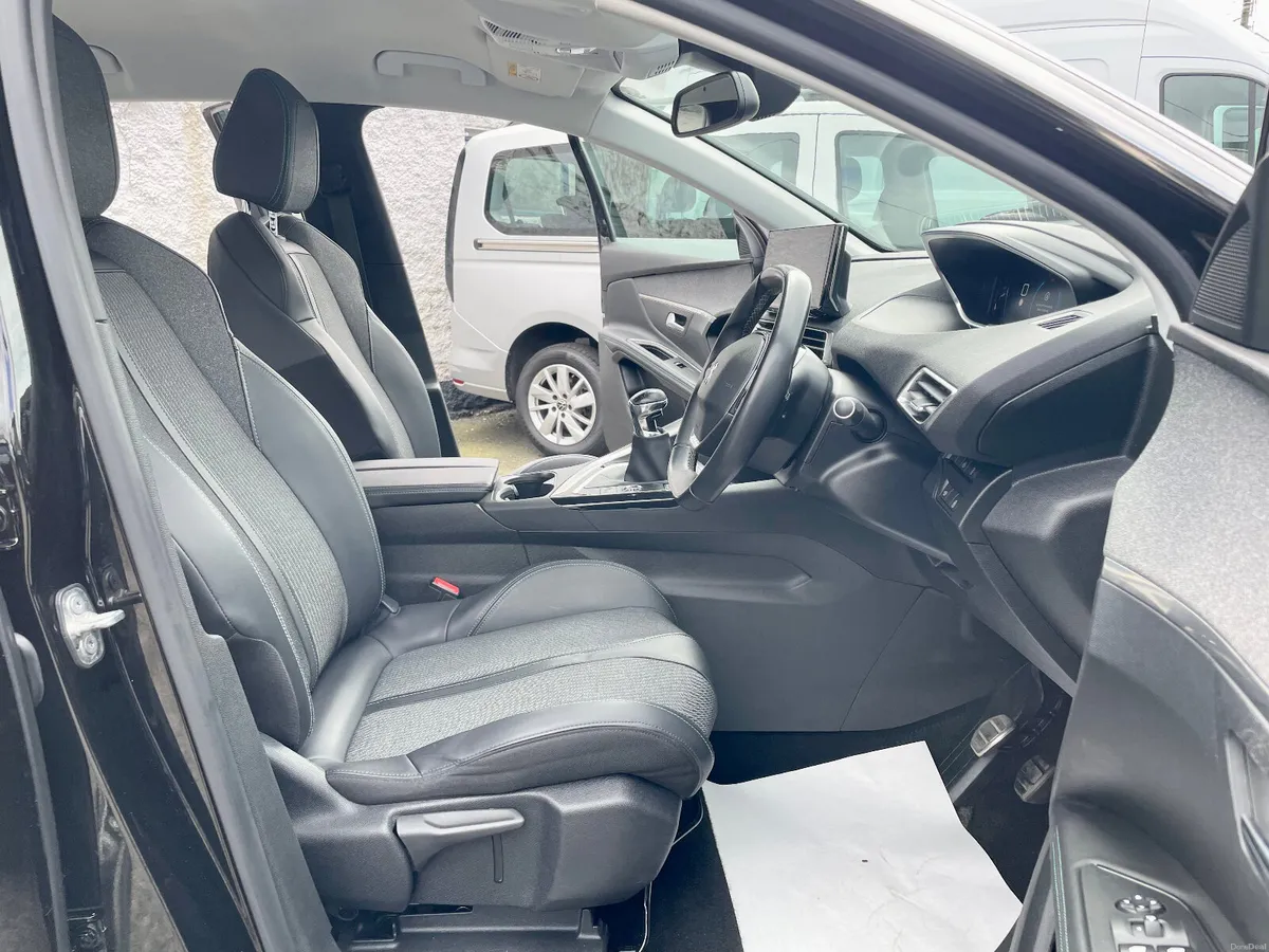 Peugeot 3008 Allure 1.2 Petrol 130BHP Manual,2023 - Image 5