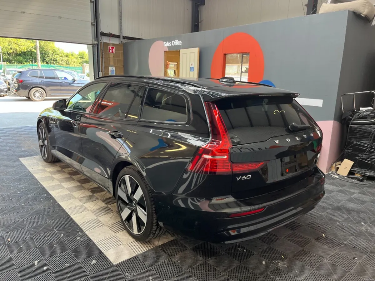 Volvo V60 2024 VOLVO V60 T6 PLUG-IN 2.0 AUTOMATIC - Image 4