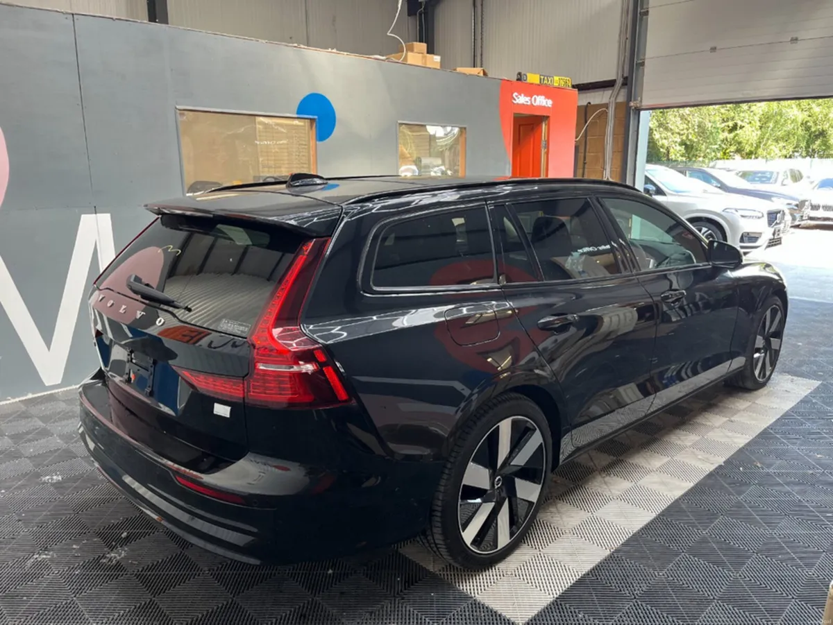 Volvo V60 2024 VOLVO V60 T6 PLUG-IN 2.0 AUTOMATIC - Image 2